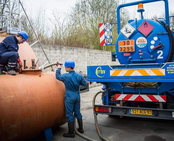 Nous entretenons les cuves à hydrocarbures.
